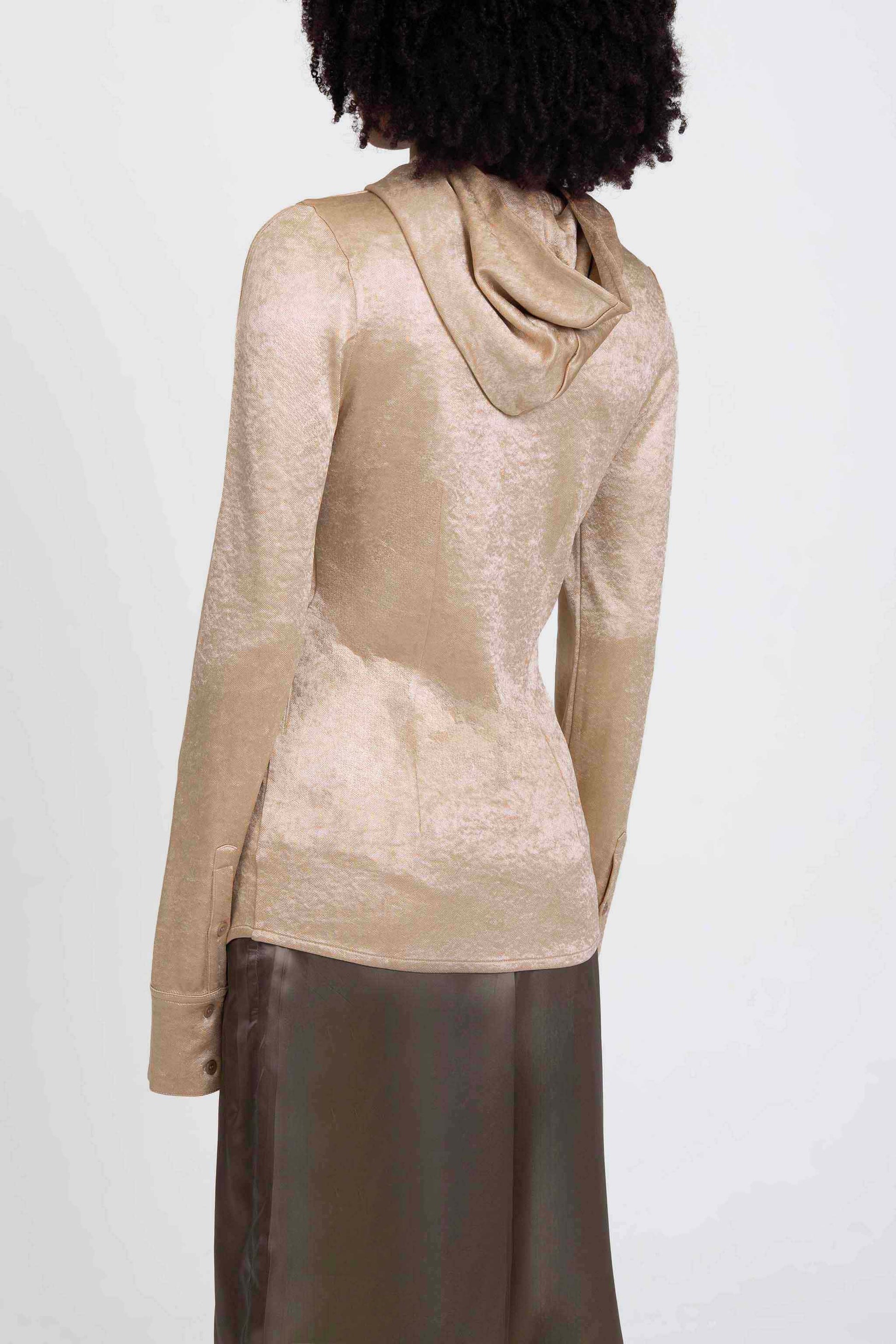 Bianca Saunders Slot Hooded Shirt Boulder Gold hood detail - women's shirt back
